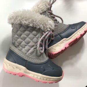Snow boots